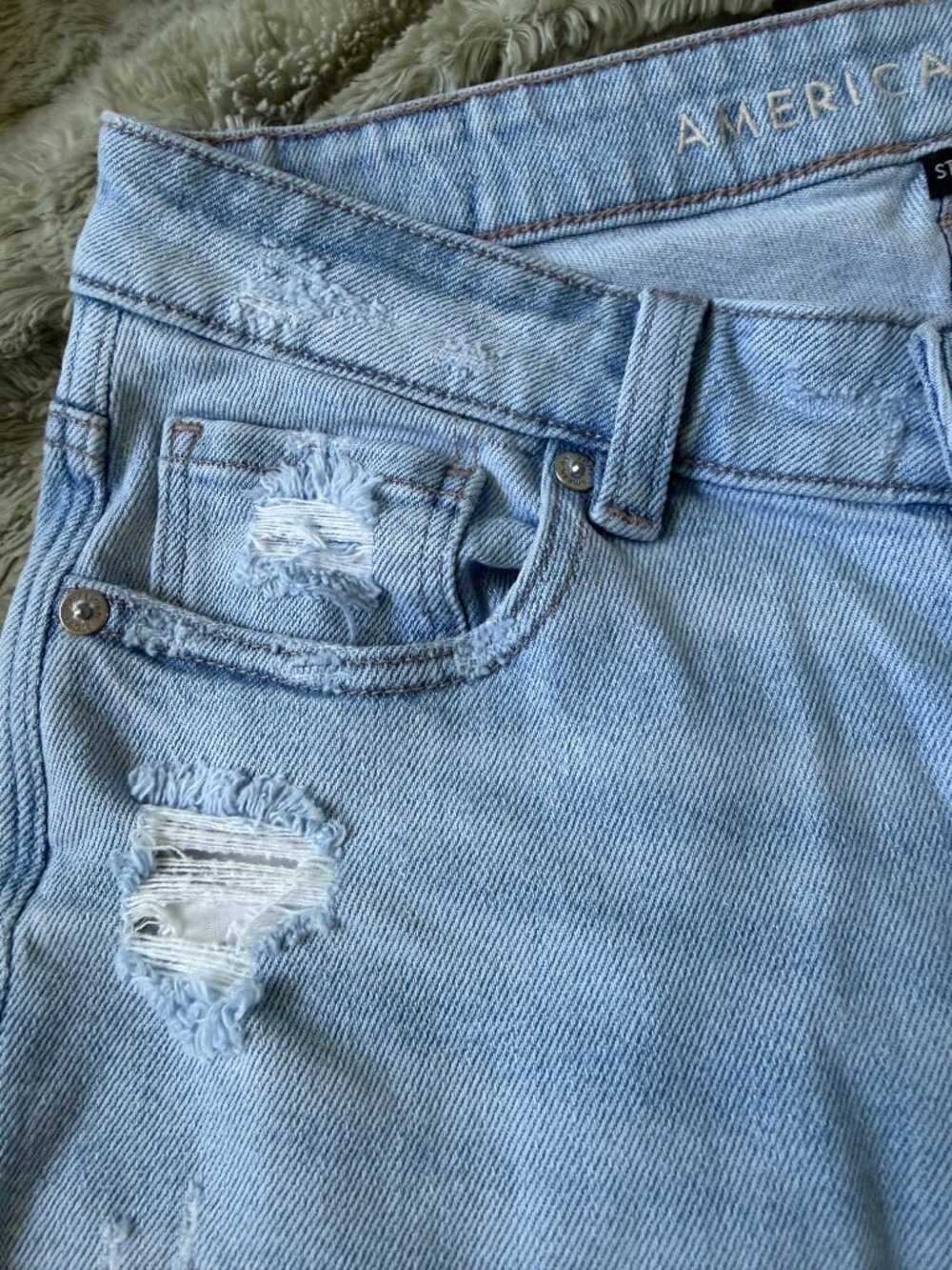 Mom Jean Light Wash Distressed Jeans Size 6 LONG - Picture 7 of 8